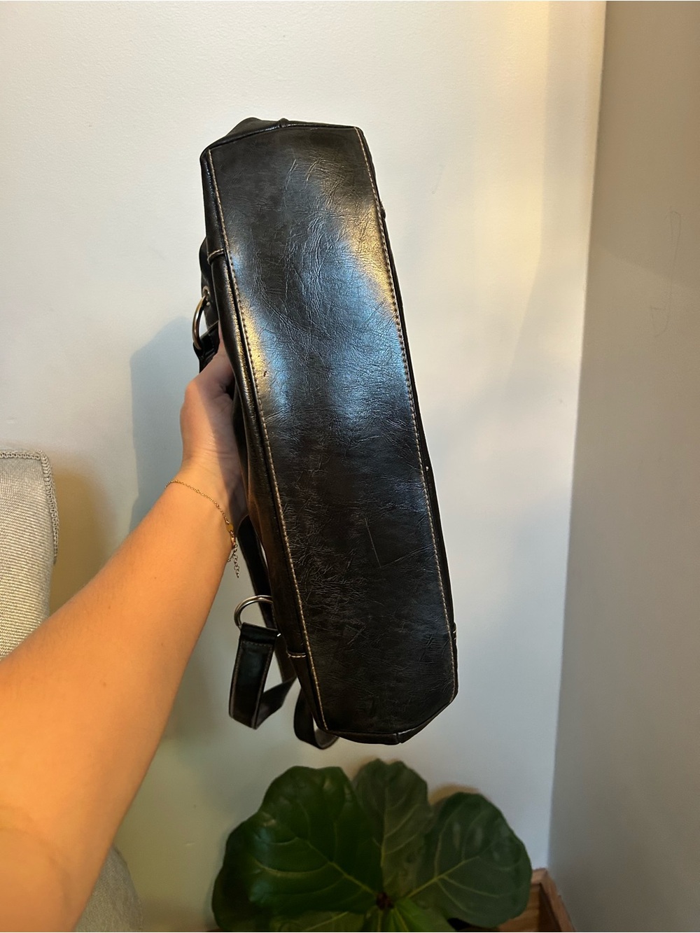 Classic Black Leather Shoulder Bag - Picture 3 of 7